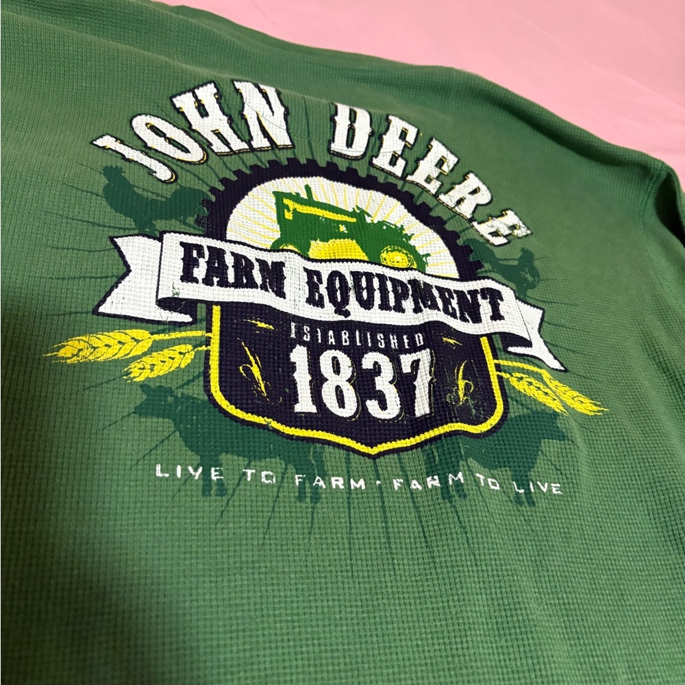 Men’s Medium John Deer Long Sleeve Shirt